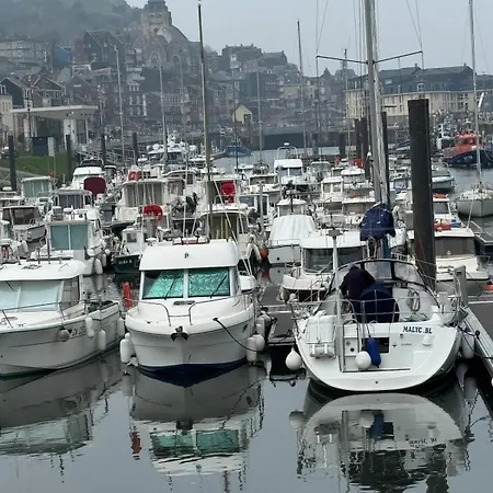 Quai Du Treport 4 Etoiles Face Port Et Le Tréport
